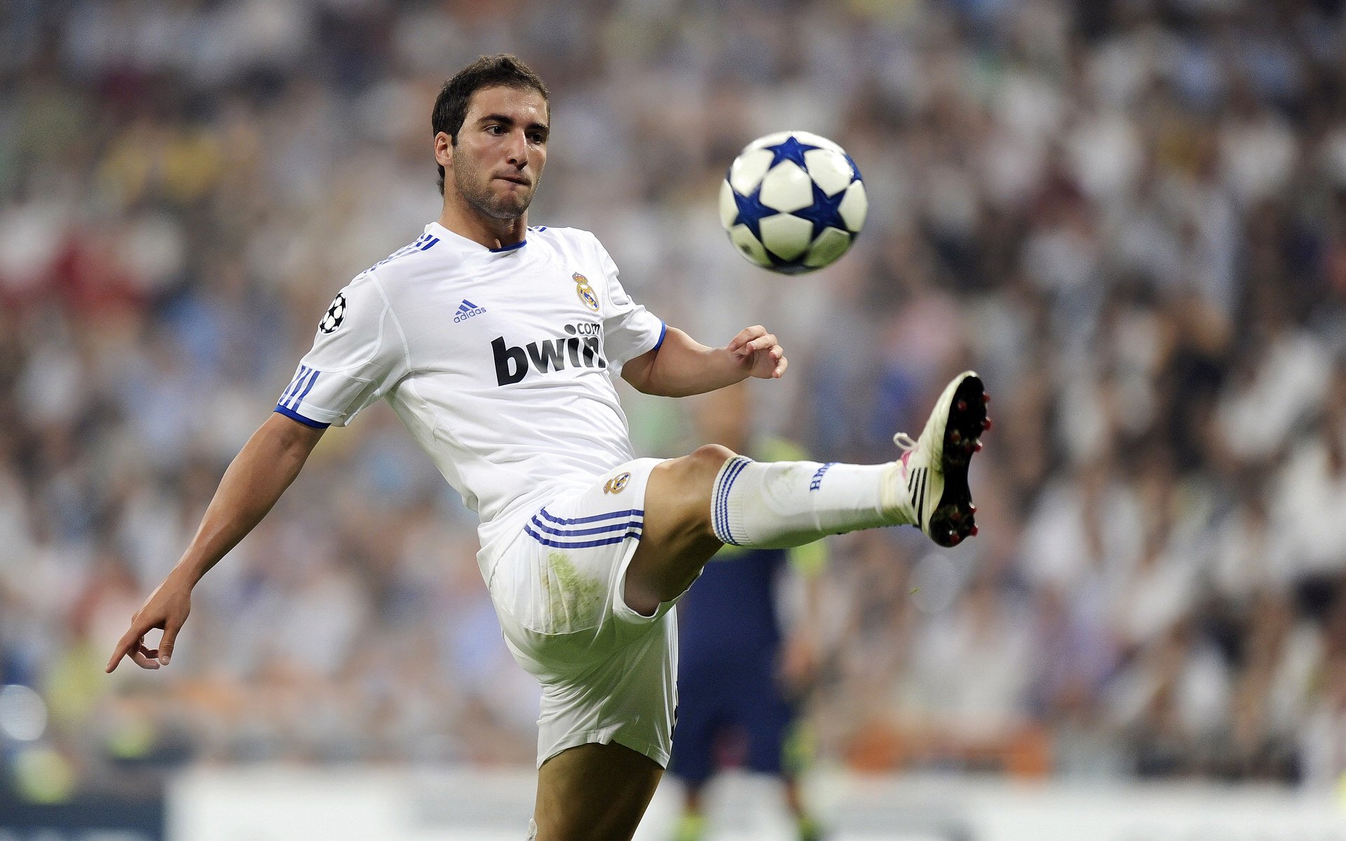 开云体育网站入口-欧冠“明星合同”:转会市场最热门的引援盘点,欧冠转会新规则